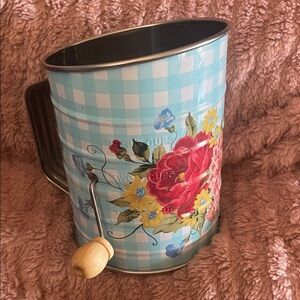 The Pioneer Woman Gingham Floral Flour Sifter